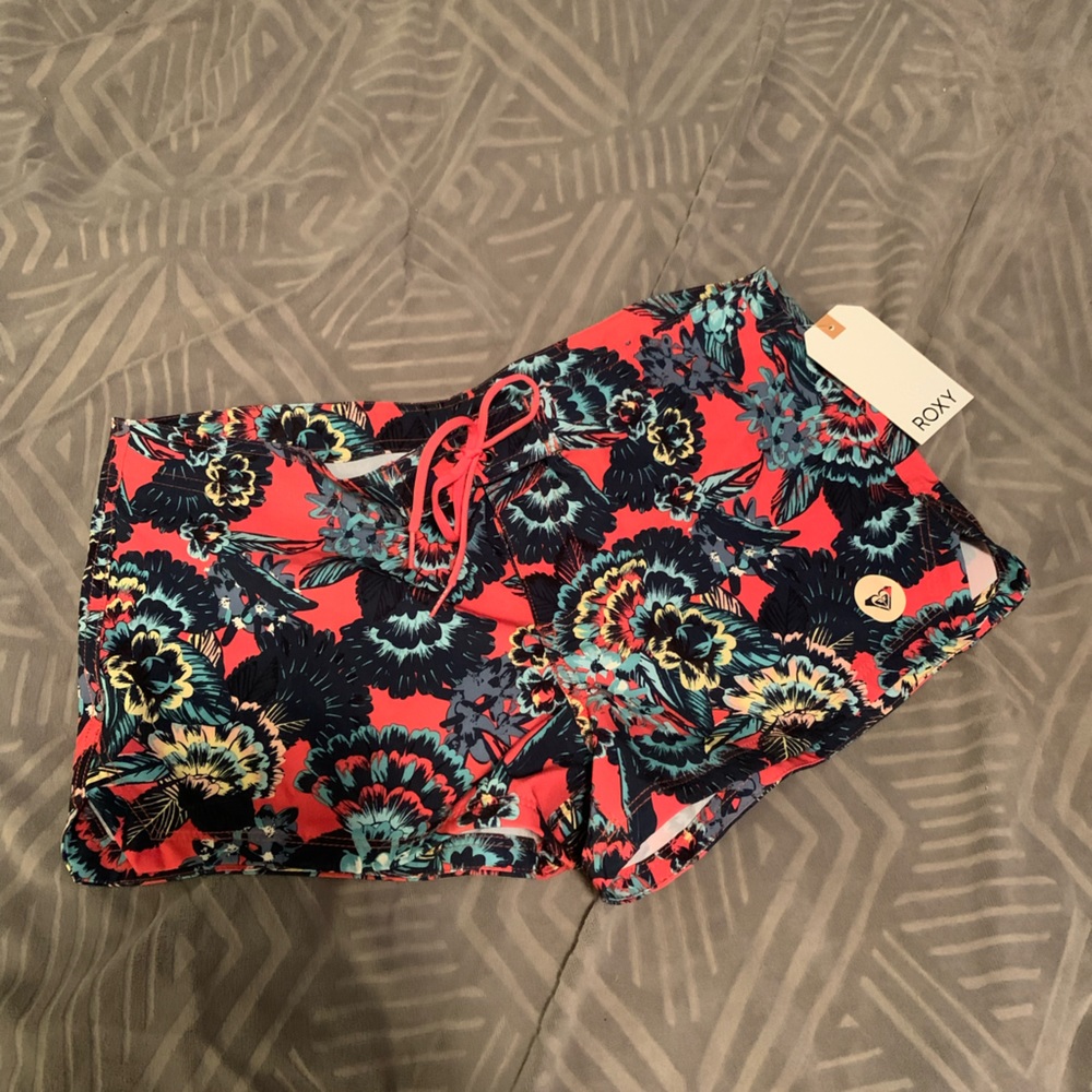 Roxy Shorts Size Large